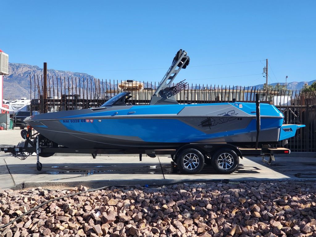 2020 Axis Wake Research T22 Icon