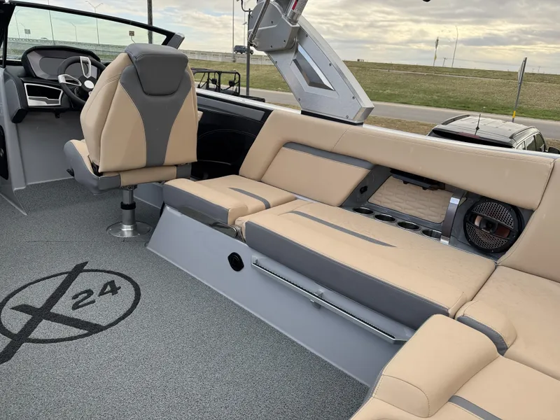 2023 MasterCraft X24