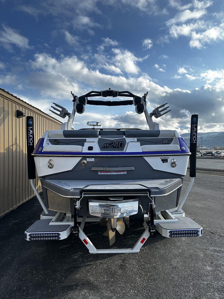 2023 Malibu Boats M240 (pending)