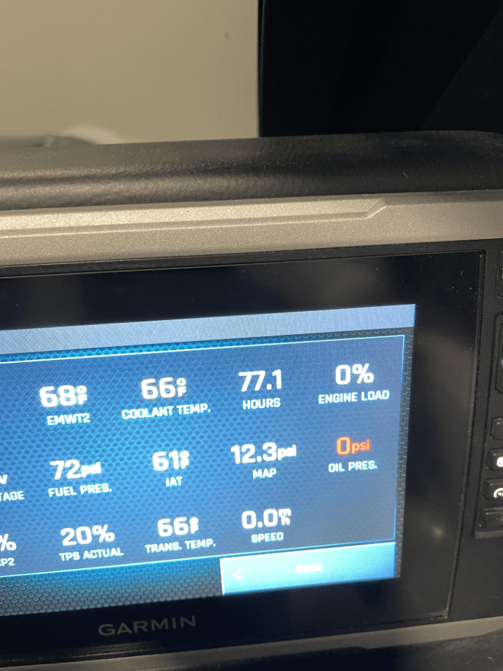 2023 Axis A20 &#8211; White / Black