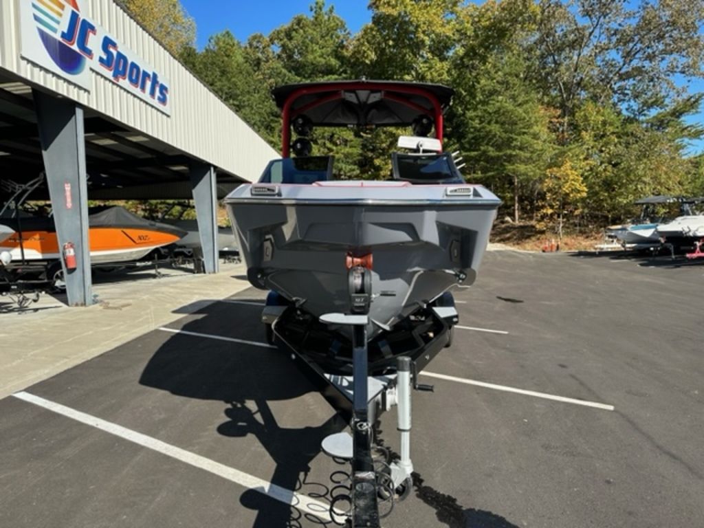 2022 Malibu Boats M220