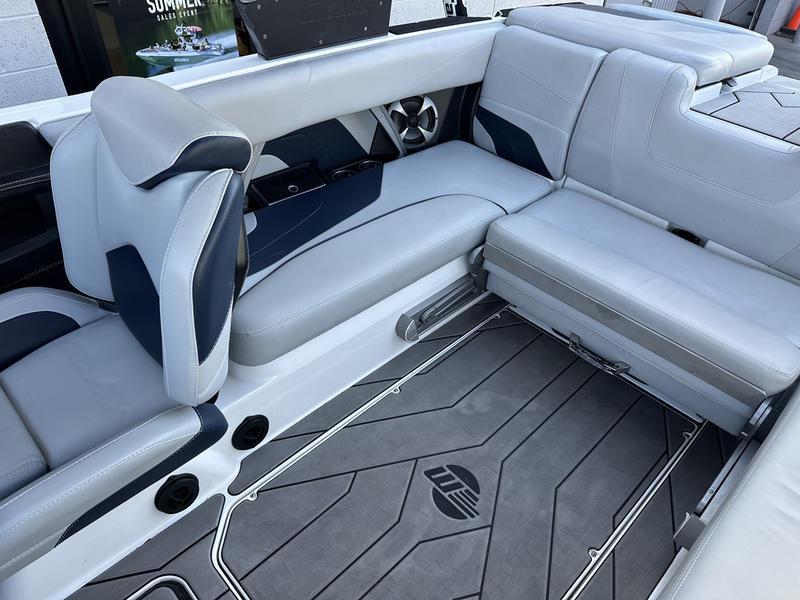 2020 Malibu 22 MXZ