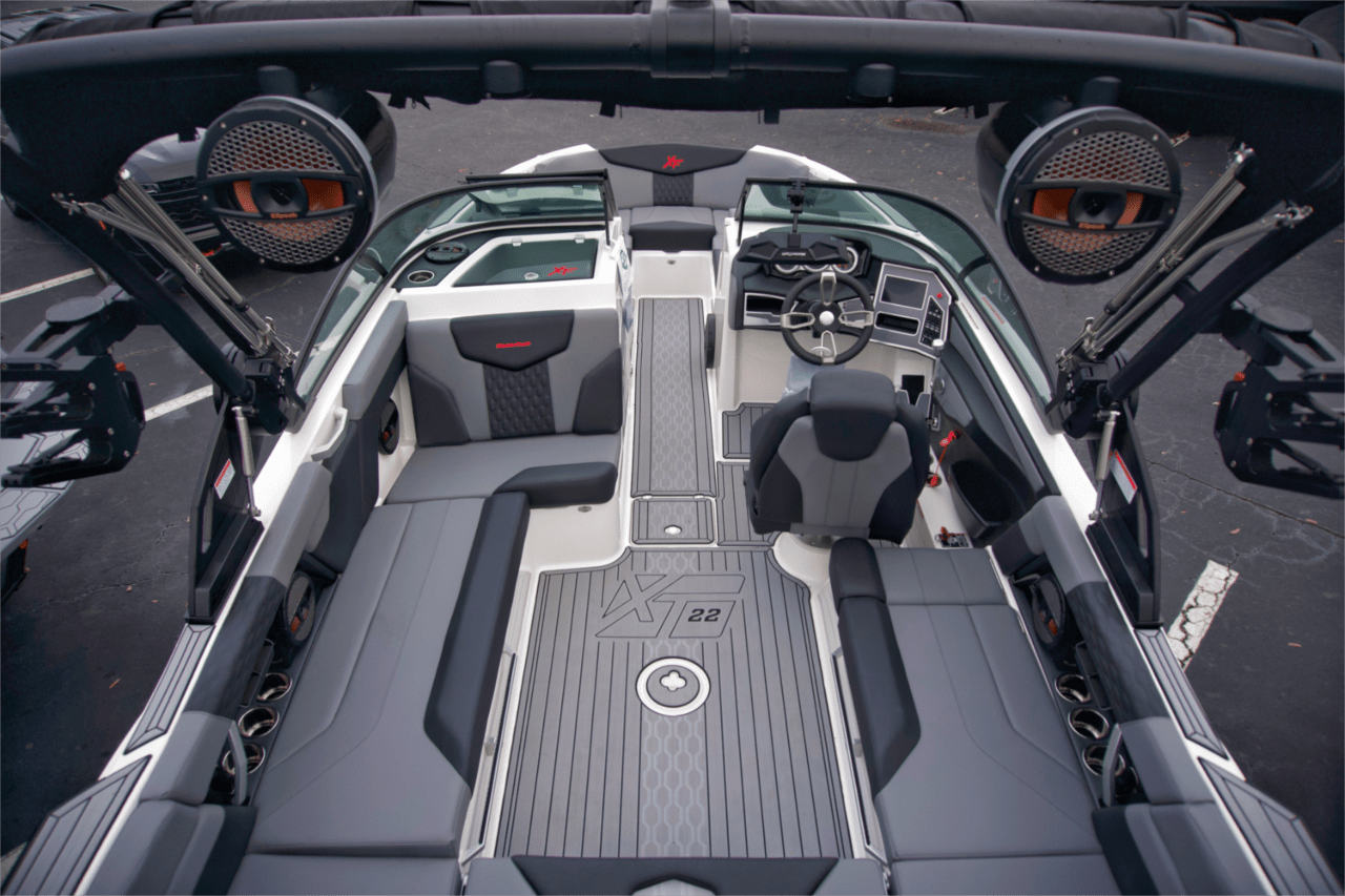 2024 MasterCraft XT22