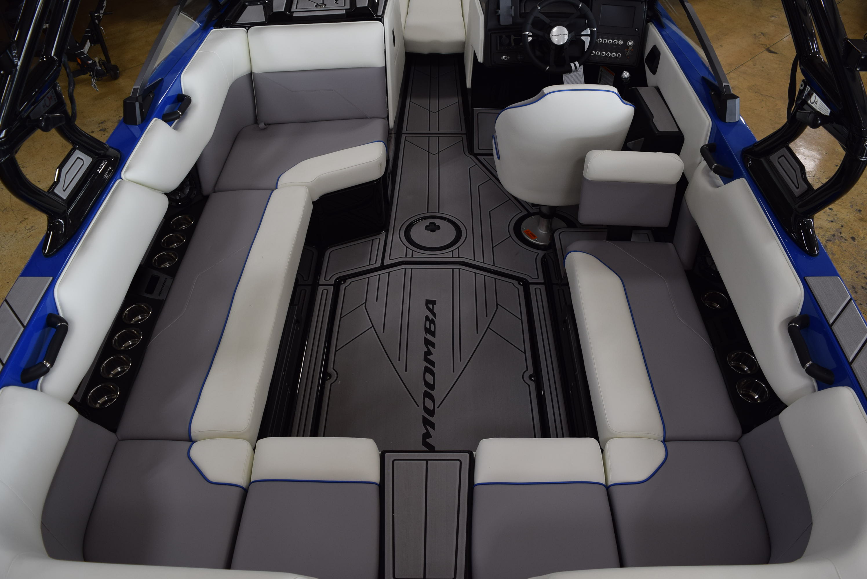 2025 MOOMBA MAX