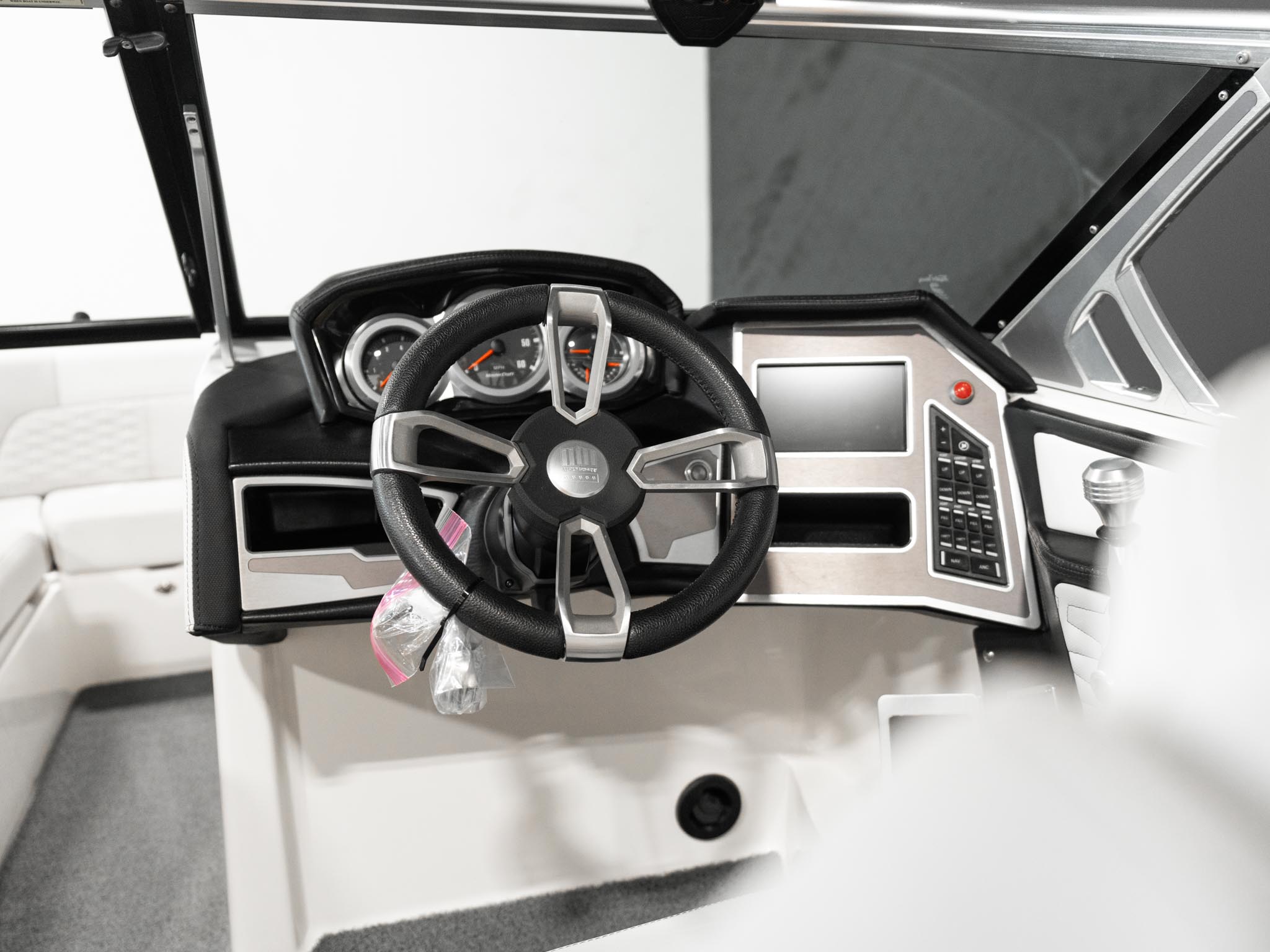 2021 Mastercraft X22 &#8211; White / Black Flake