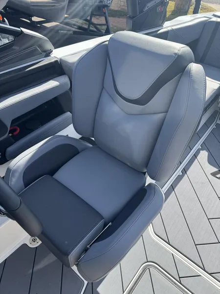 2025 Malibu 23 LSV