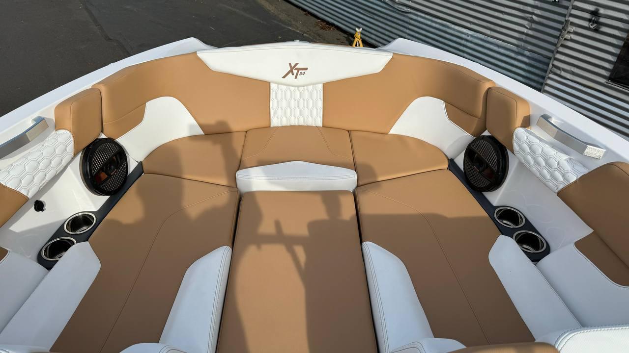 2023 MasterCraft XT24 *SO CLEAN* $1,224.08/mo OAC 5.99%