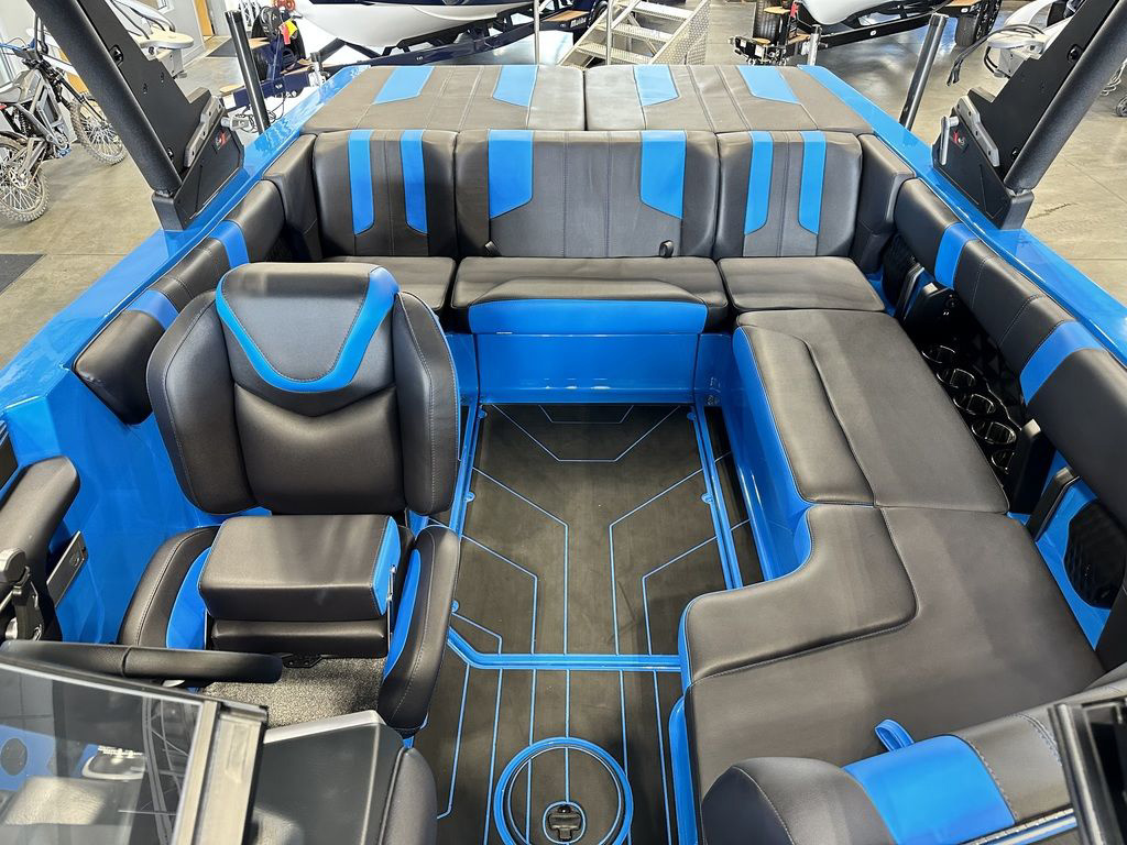 2023 Malibu 21 LX