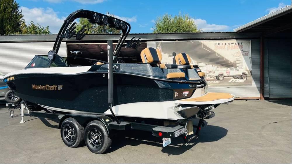 2022 MasterCraft XT24