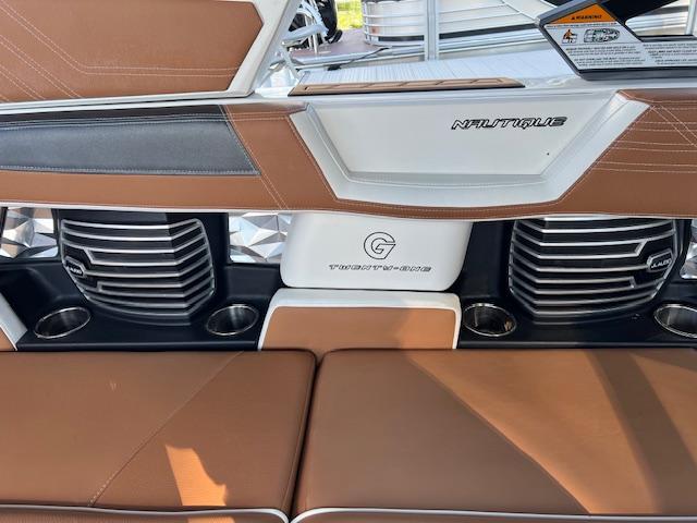 *Just over 200 HOURS w 1.5 Year Transferable Warranty * 2019 Nautique Super Air G21