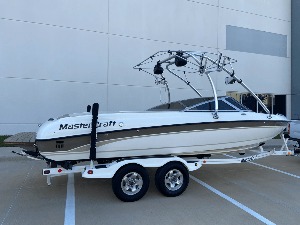 2004 Mastercraft Maristar 230VRS – Surf Setup – Excellent Condition