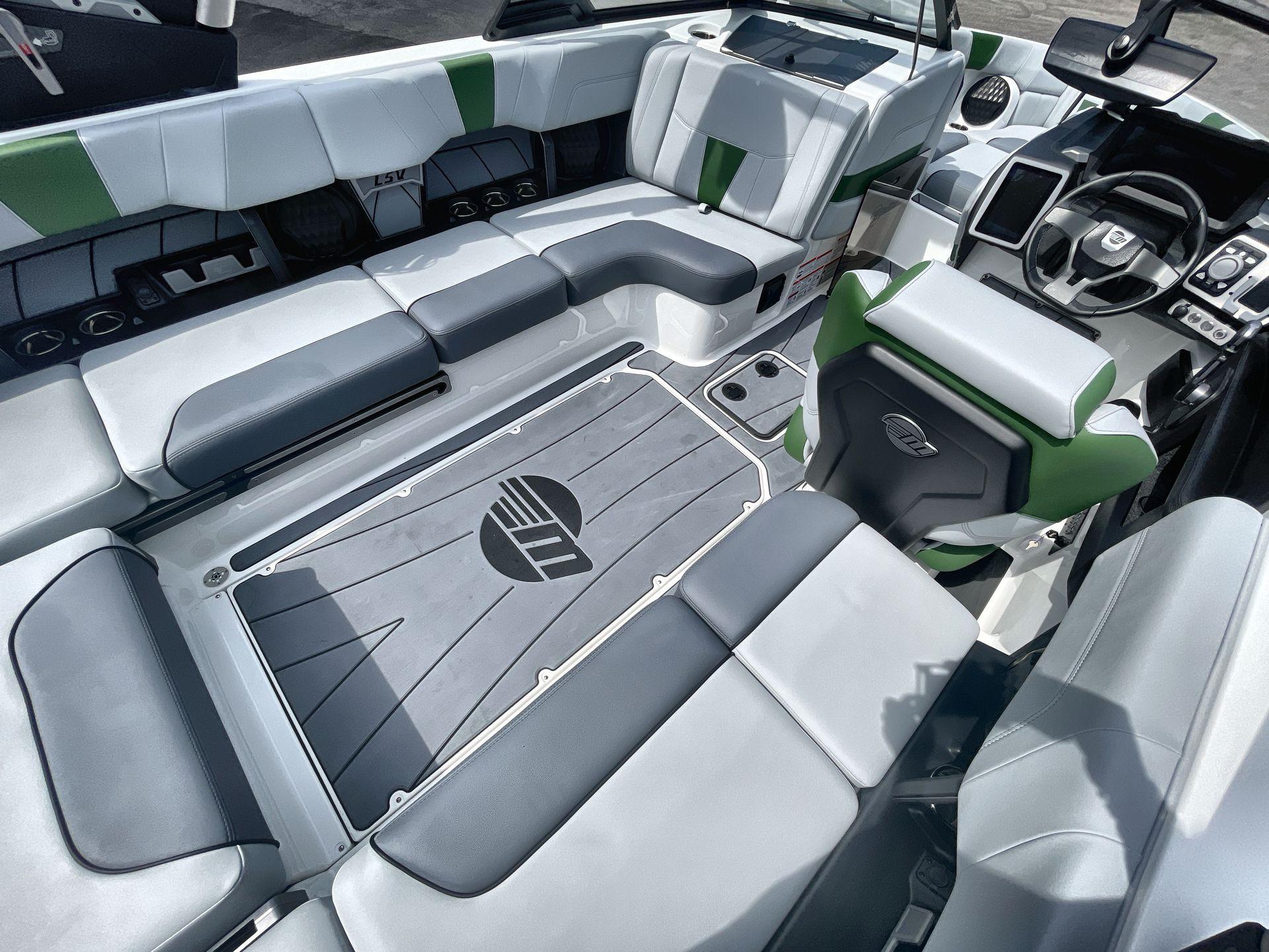 2023 Malibu 23 LSV