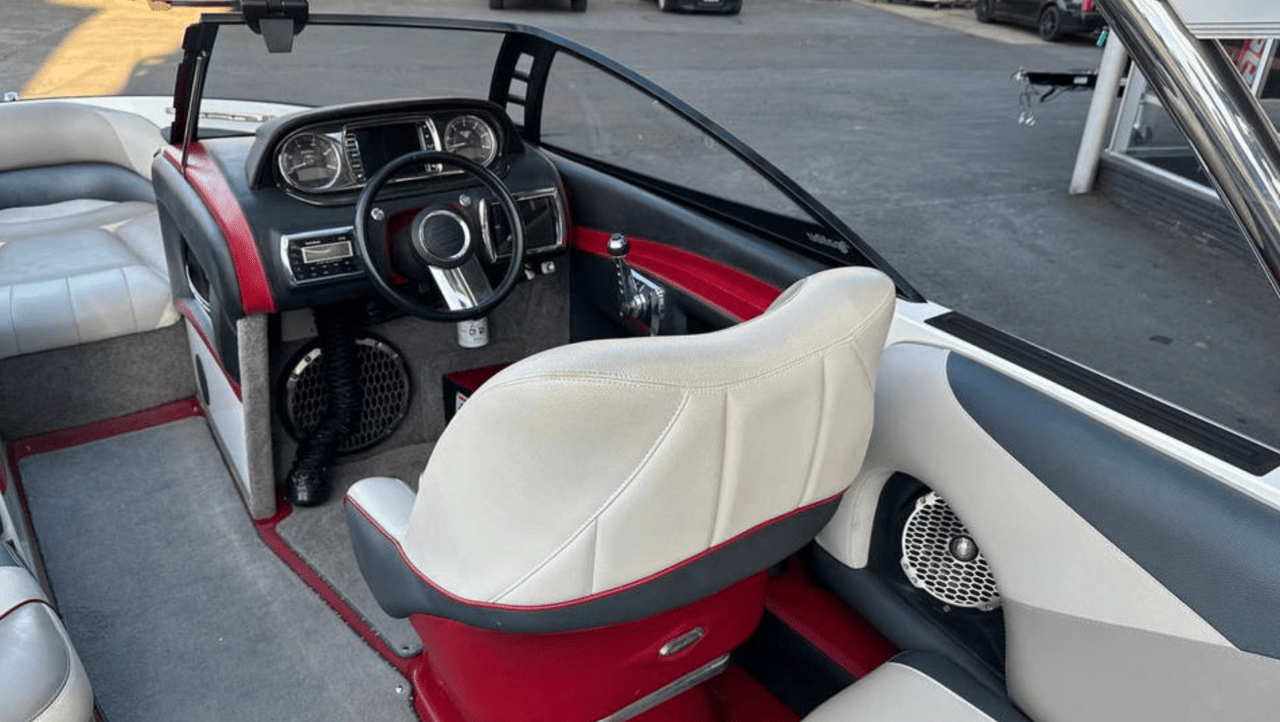 2012 Malibu Boats Luxury Sport-V Sunscape 247 LSV