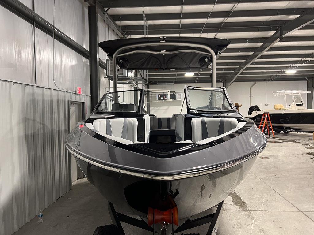 2024 Malibu Boats 22 LSV