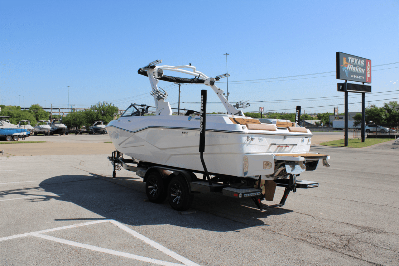 2025 Malibu 22 LSV