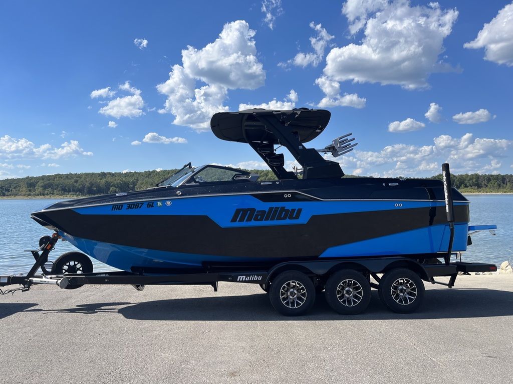 2020 Malibu Boats M240
