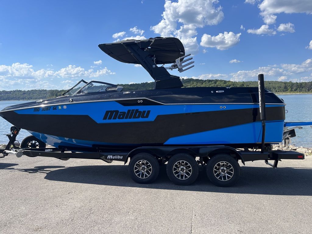 2020 Malibu Boats M240