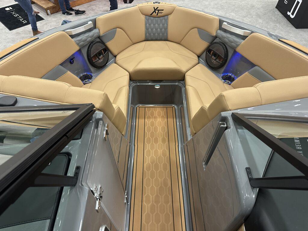 2025 MasterCraft XT22T