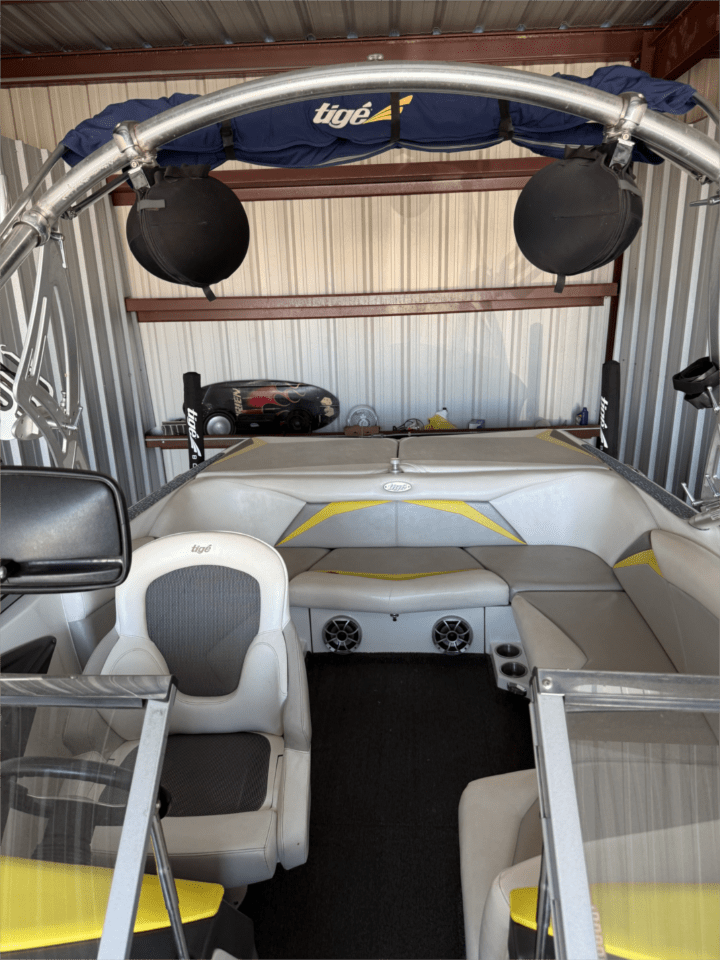 2008 Tige Z1 – Amazing clean boat