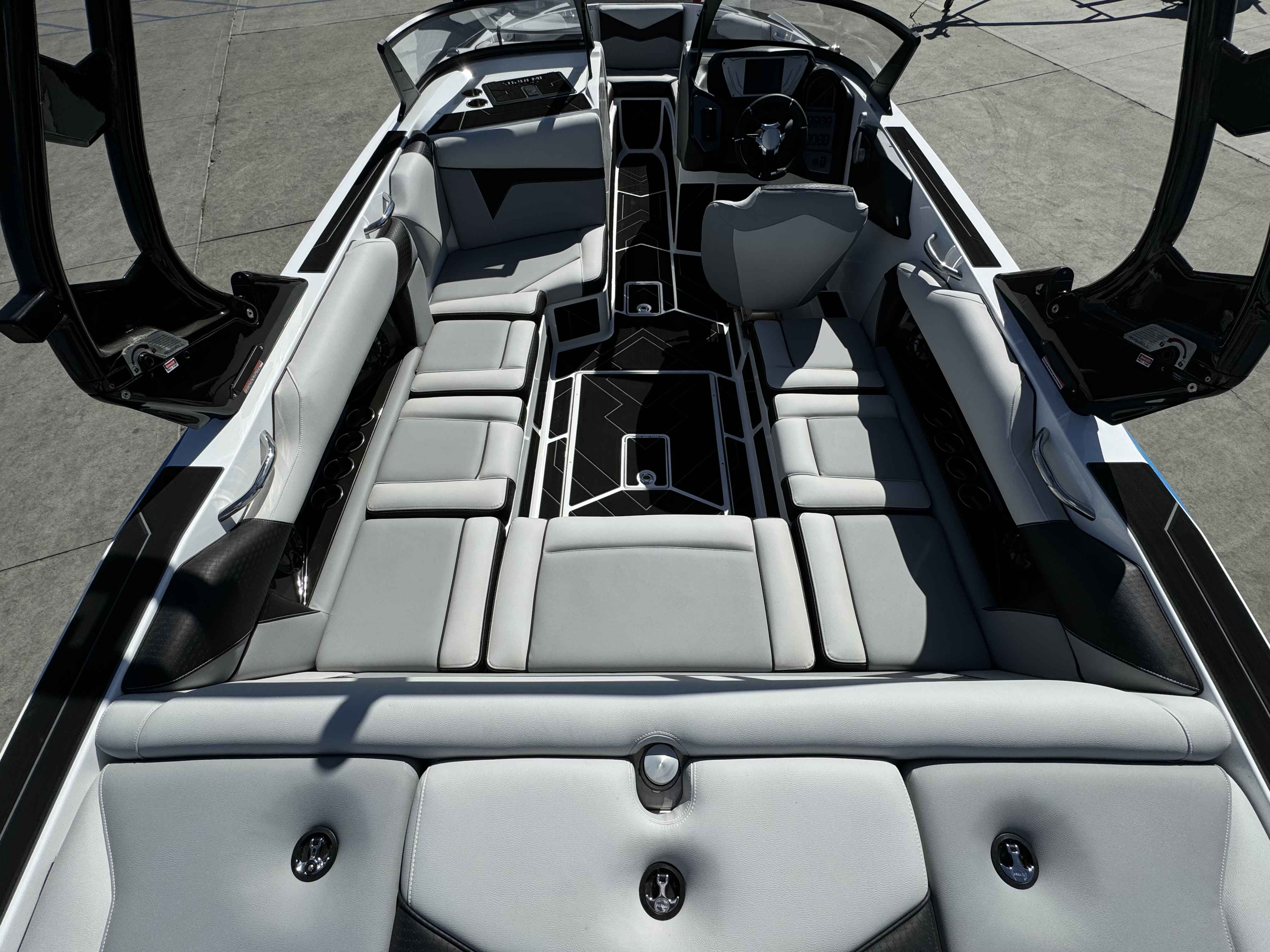2025 Supreme S220