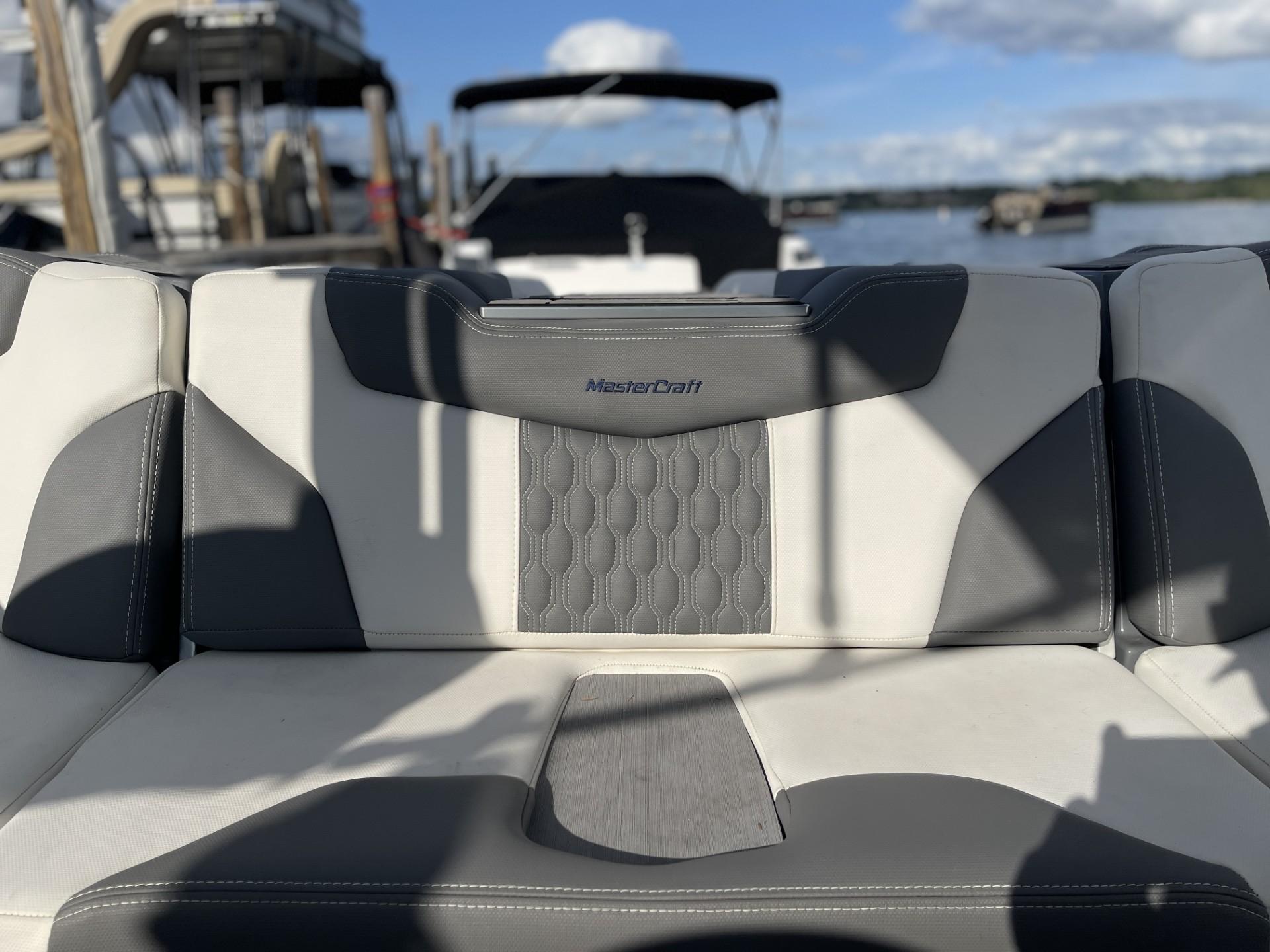 2022 MasterCraft XT23