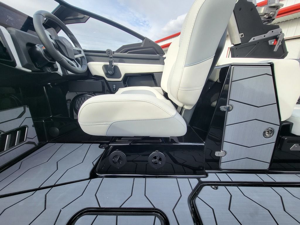 2025 Malibu Boats 24 MXZ Icon