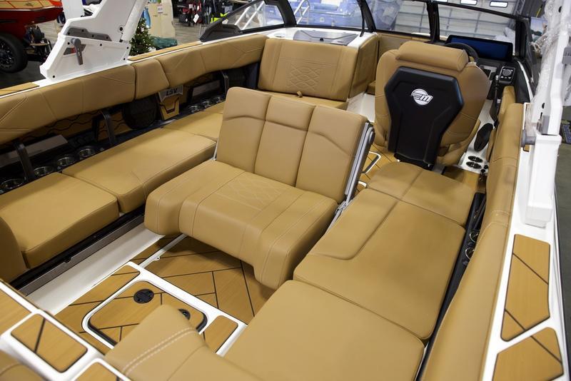 2025 Malibu 23 LSV