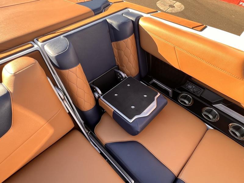 2023 Malibu M220
