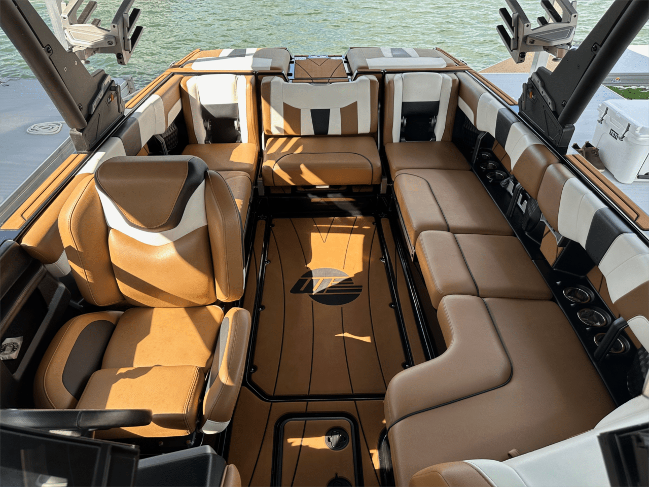 2022 Malibu 23 LSV – MINT – LOW HOURS