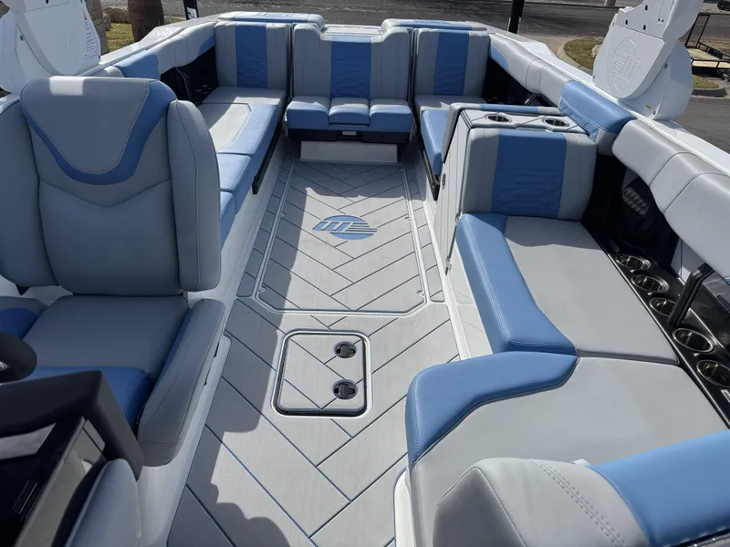 2025 Malibu 26 LSV