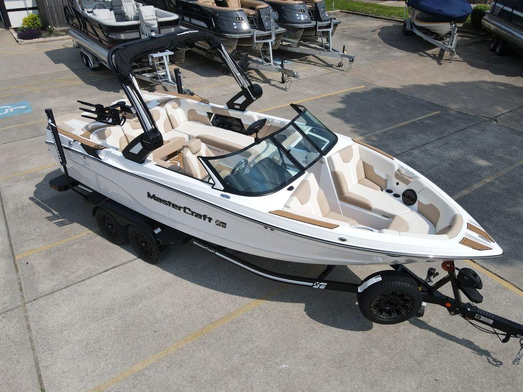 2023 MasterCraft XT23