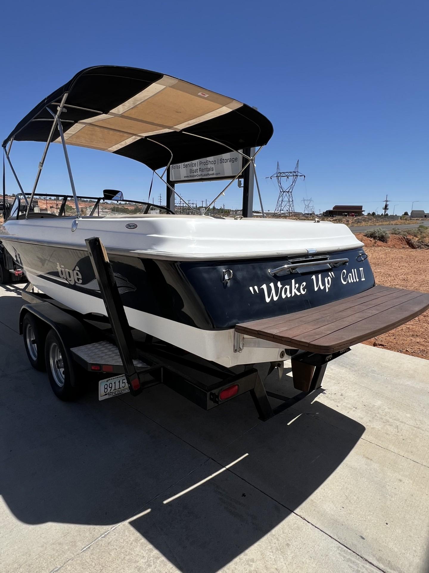 2000 TIGE 2300V SKI BOAT