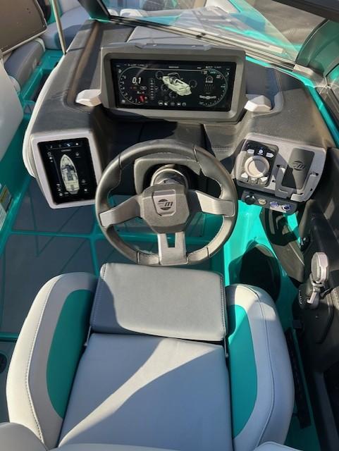 2023 Malibu 23 LSV