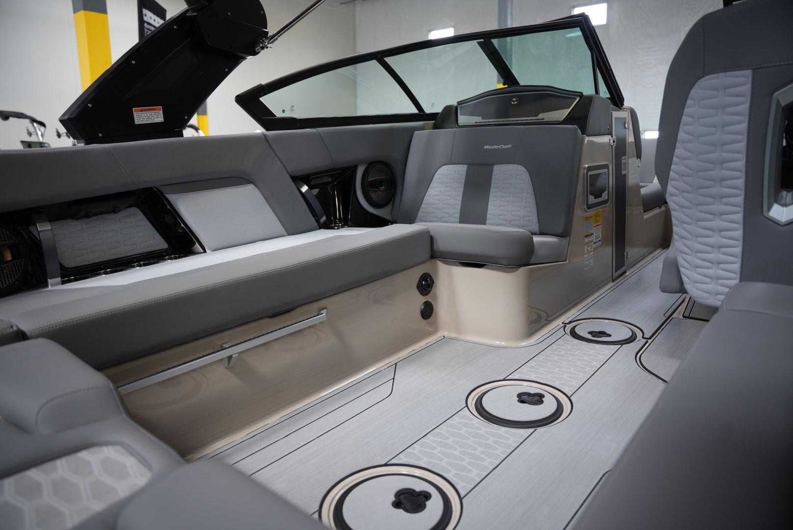 2025 MasterCraft X22 &#8211; NEW ARRIVAL &#8211; BRAND NEW COLOR!