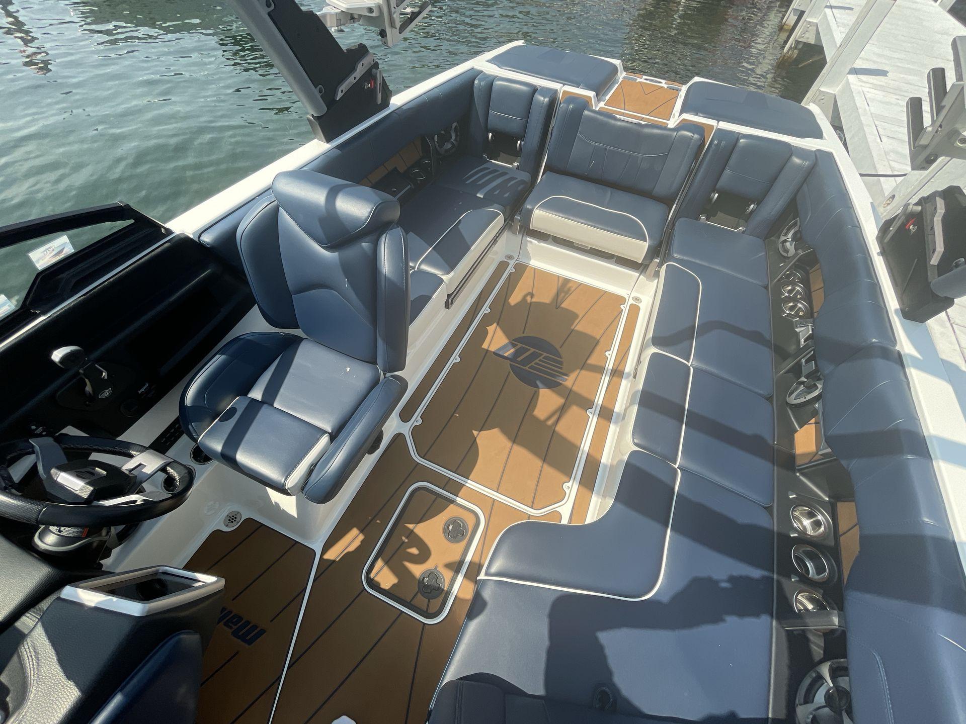 2021 Malibu 23 LSV
