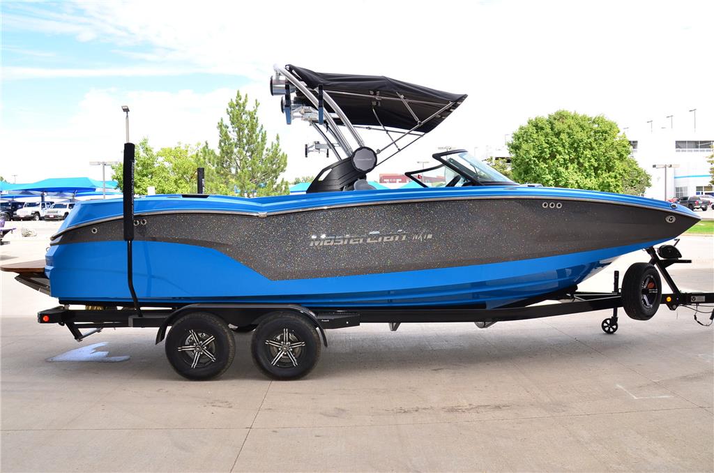 2022 MasterCraft NXT24 – ONE OWNER, LOW HOURS, SURFSTAR!