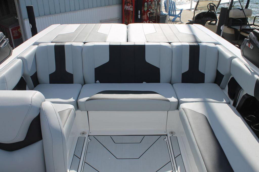 2025 malibu boats 21-LX
