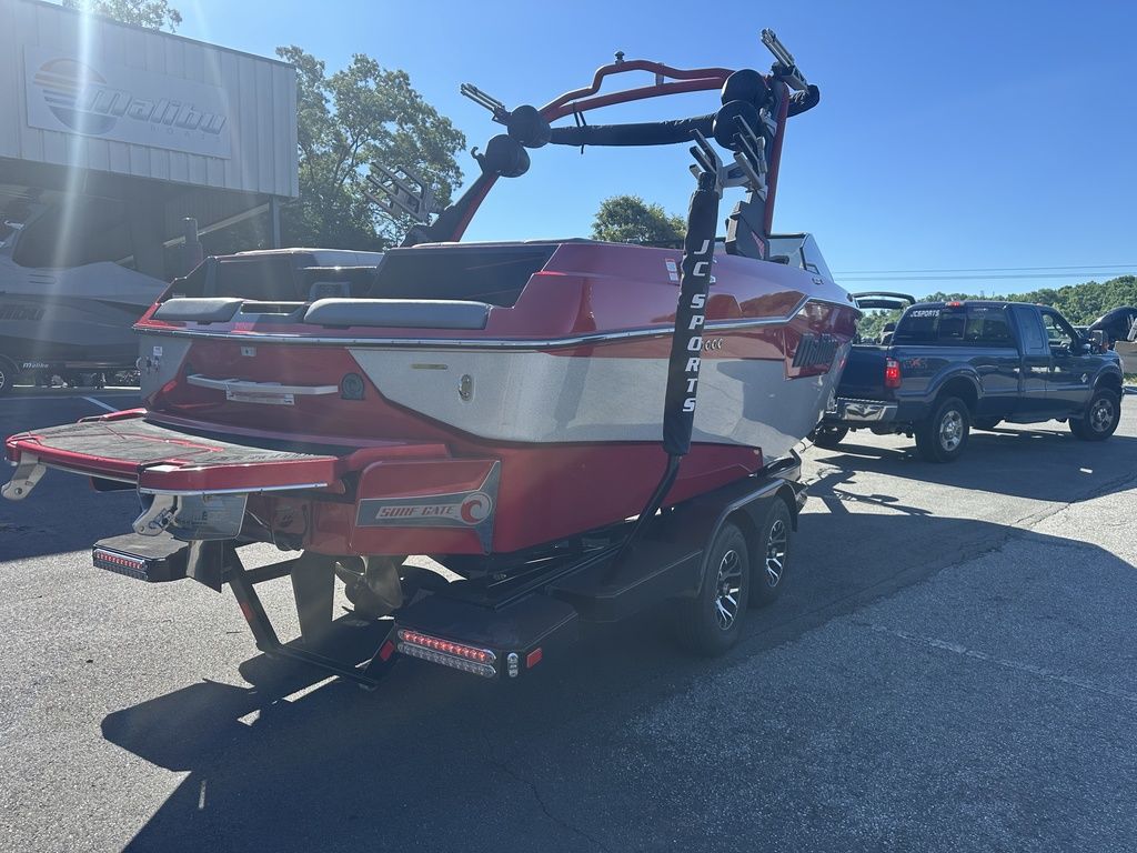 2023 malibu boats M220