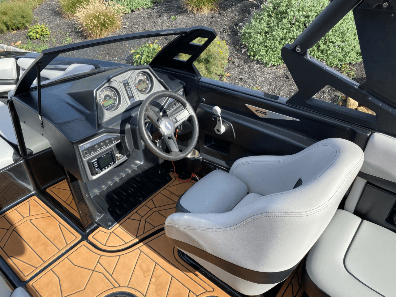 2016 Axis A20