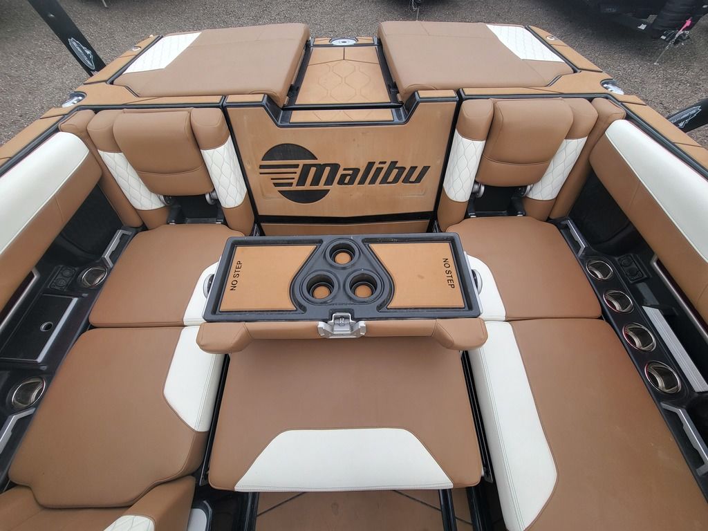 2022 Malibu Boats M240