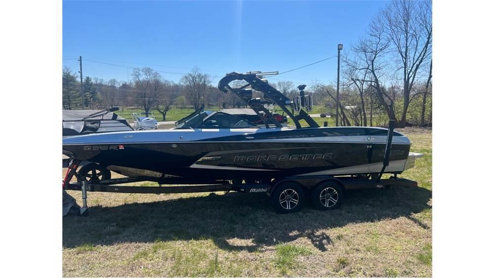 2015 Malibu Boats Wakesetter 24 MXZ
