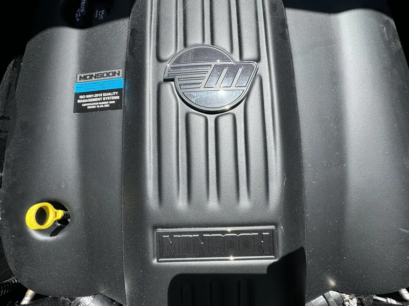 2025 Malibu 23 MXZ