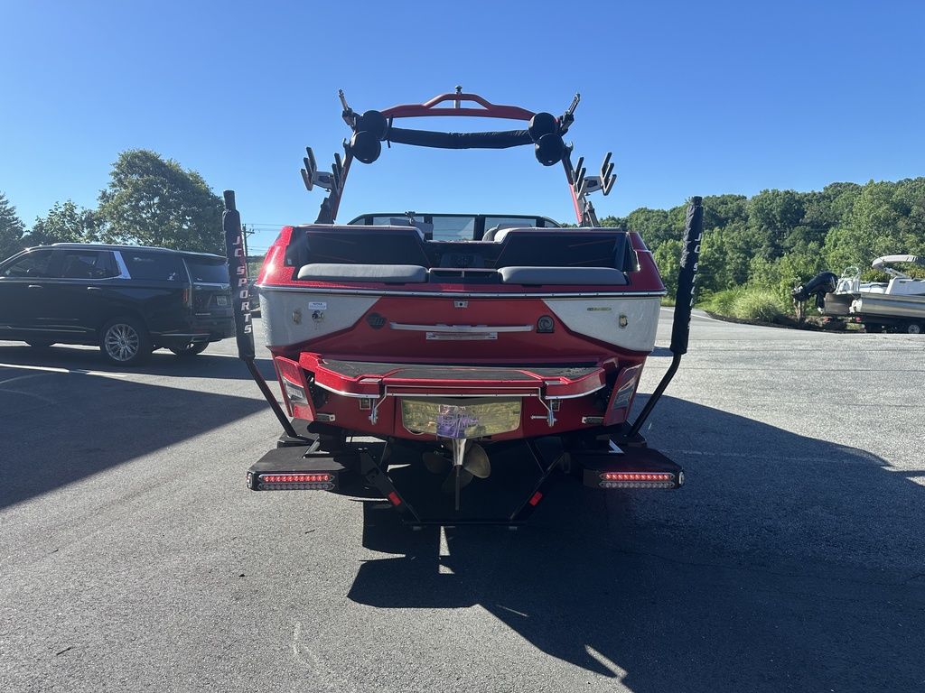 2023 malibu boats M220