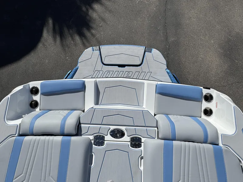 2025 Malibu 25 LSV