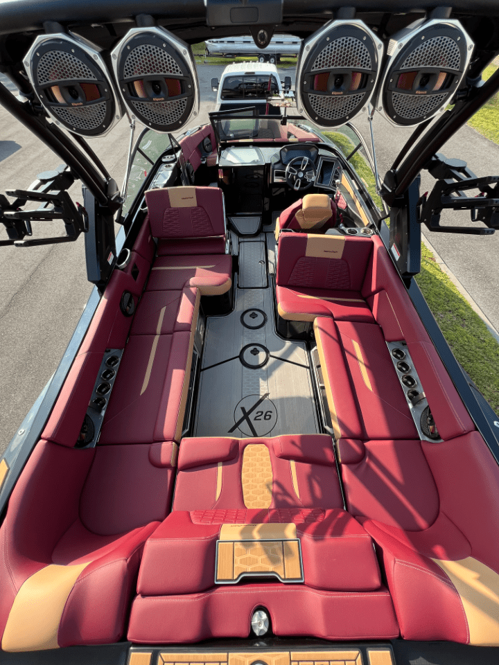 2023 Mastercraft X26 Loaded with only 94 hours