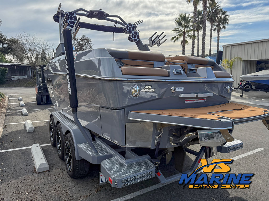 2021 Malibu Boats M240
