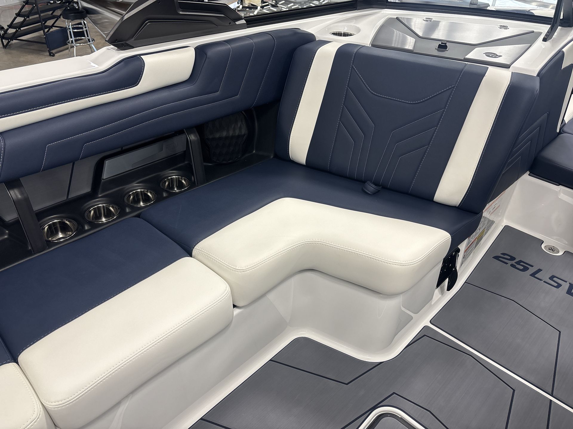 2025 Malibu 25LSV