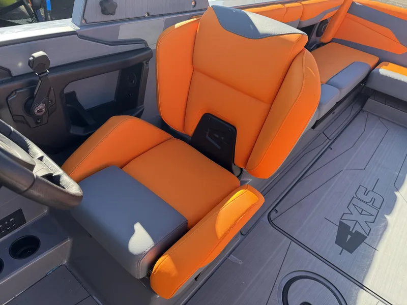2025 Axis T250