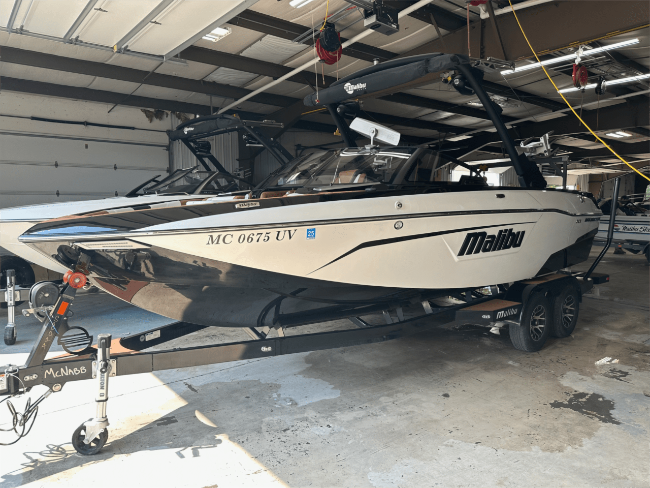 2022 Malibu 23 LSV – MINT – LOW HOURS