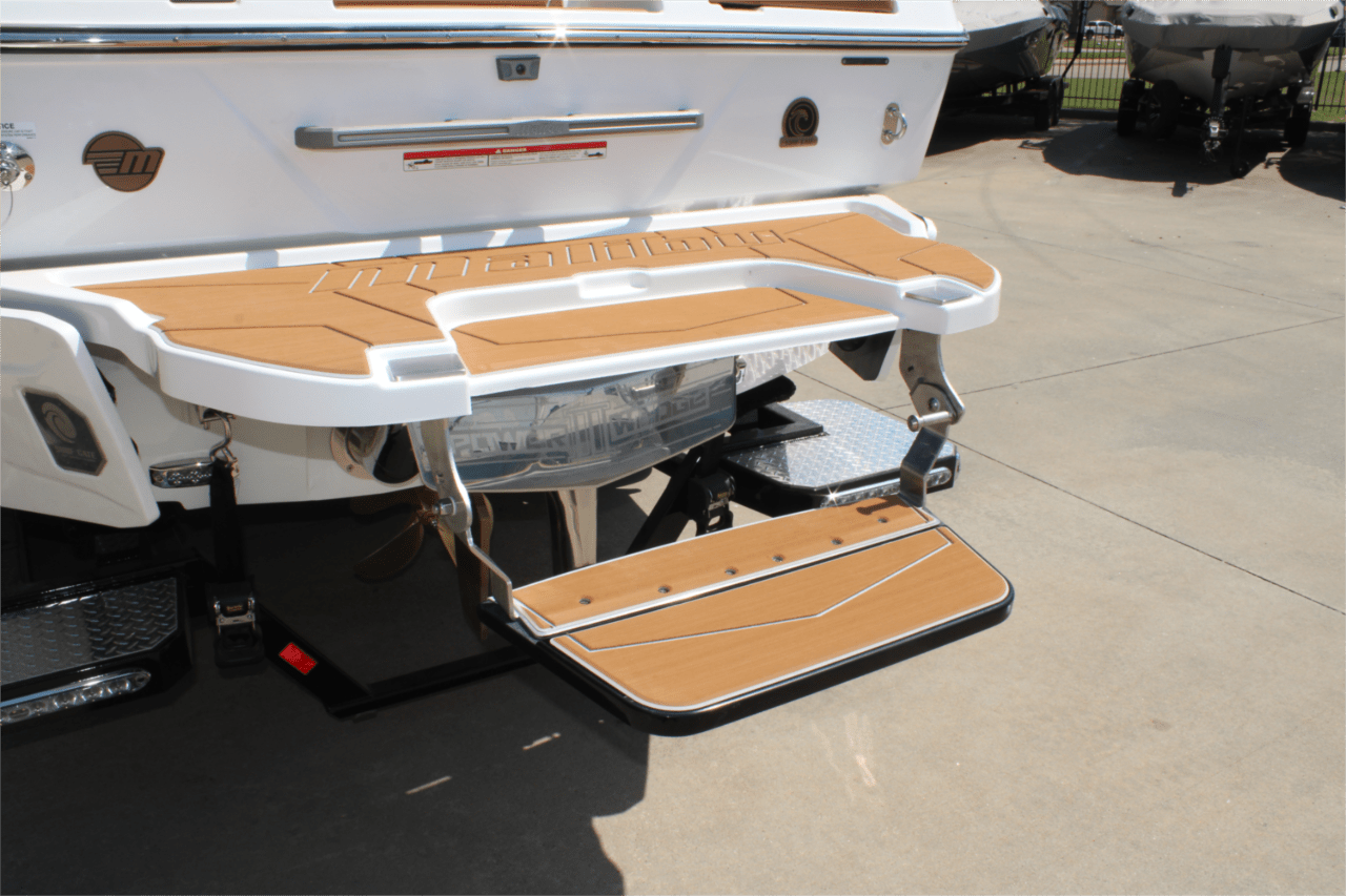 2025 Malibu 25 LSV